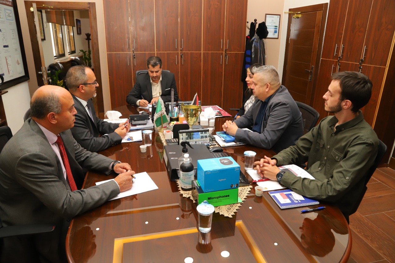 رئيس جامعة البترا يبحث سبل التعاون