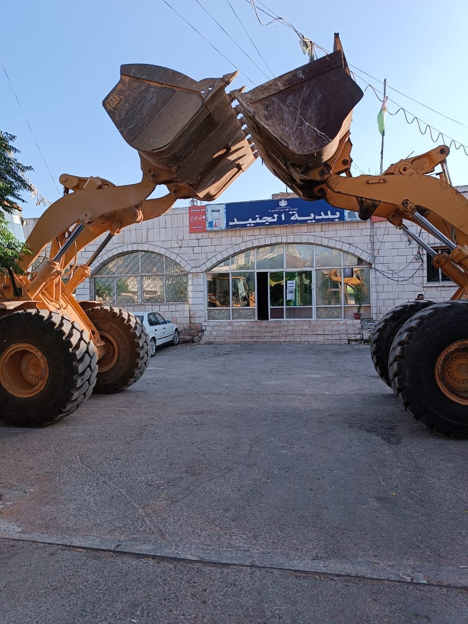 المومني في تصريح غريب: استعدنا الجرافة