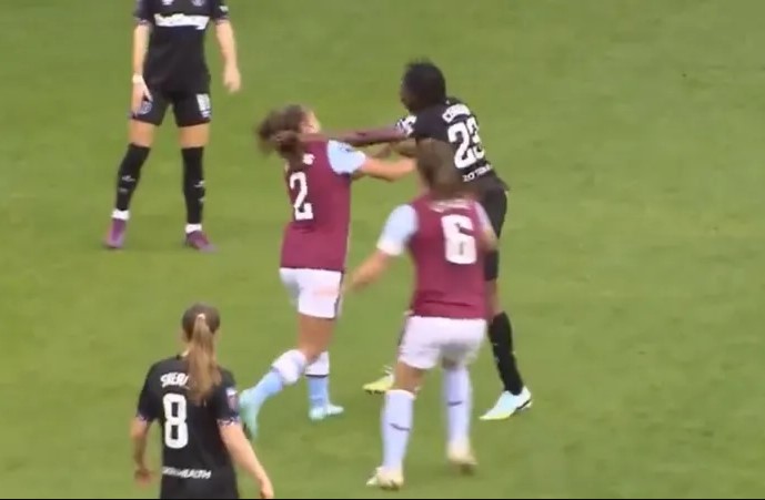 فيديو للاعبة بالدوري الإنجليزي تستعرض مهارتها