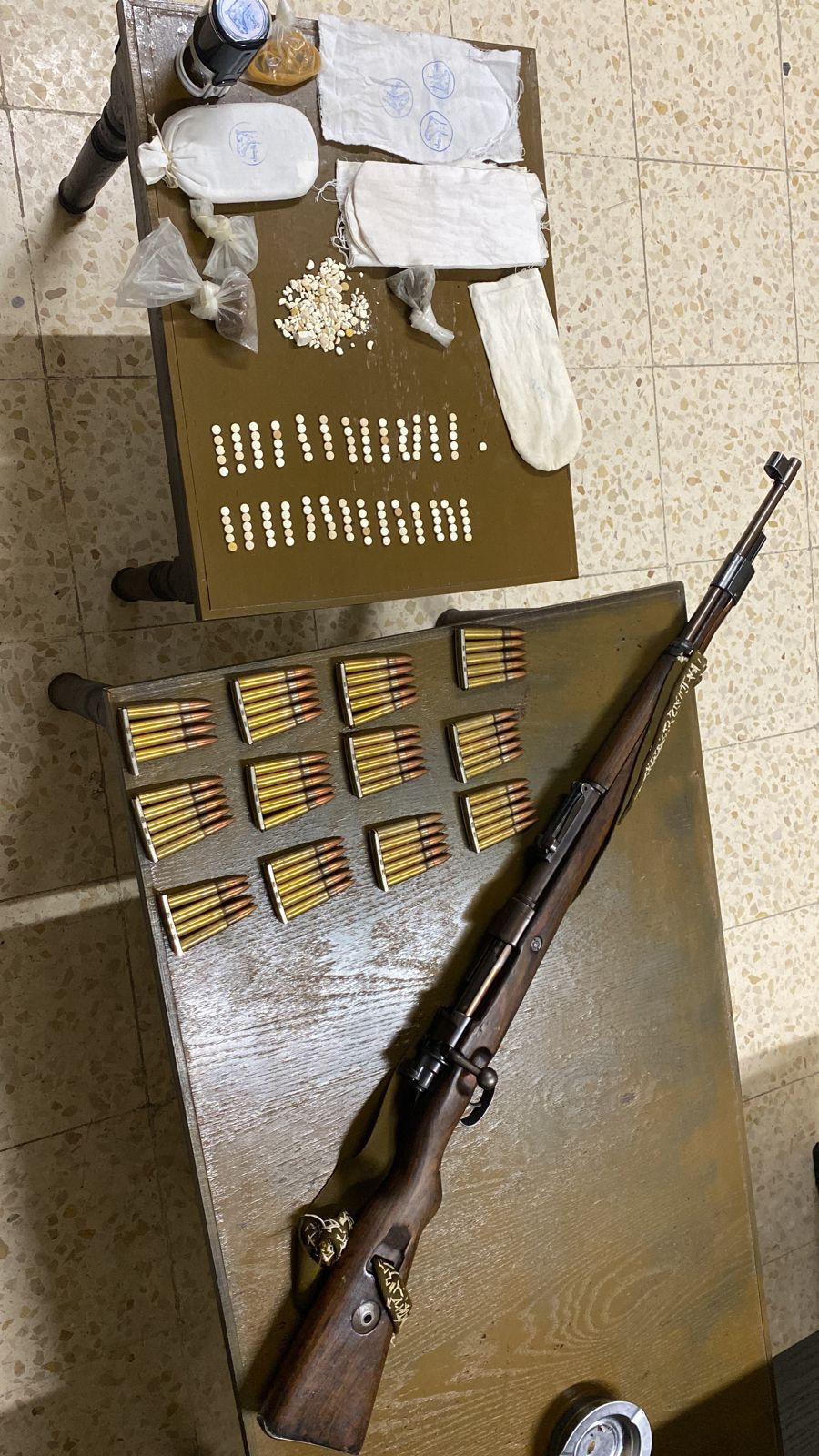 قوة أمنية خاصة تلقي القبض على