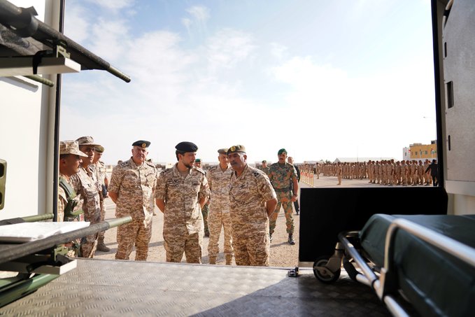 ولي العهد يزور قيادة المنطقة العسكرية