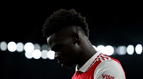 أرتيتا يدافع عن قراره بإشراك ساكا