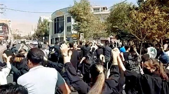 رجل شيعي وحفيد مرجع بارز: يحق