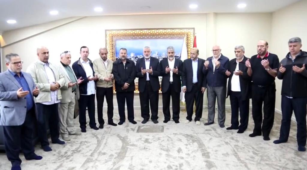 دقيقة صمت على رفات حماس