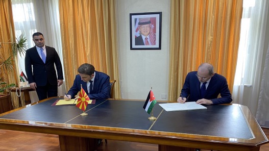 وزير الخارجية ونظيره المقدوني الشمالي يوقعان