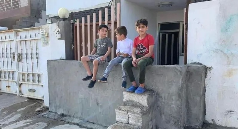 عراقيون يتأهبون للفيضانات بطريقة غريبة