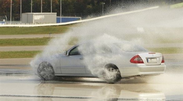 نصائح لمواجهة خطر الانزلاق المائي أثناء