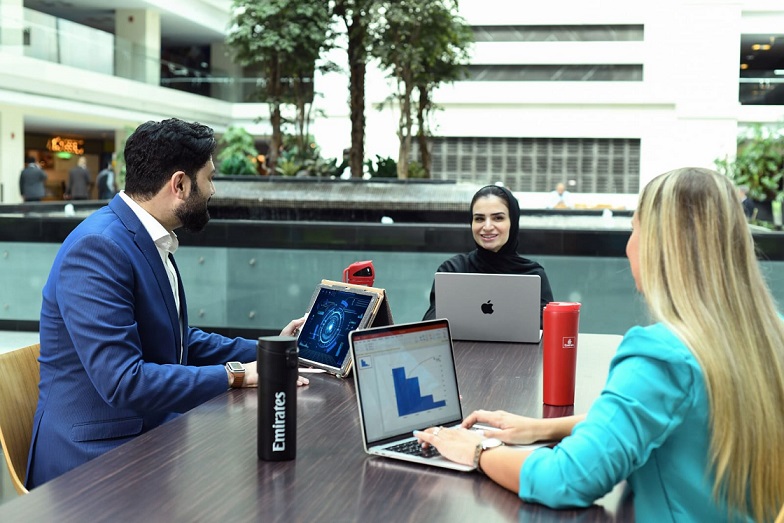 مجموعة الإمارات تدعو خبراء تكنولوجيا المعلومات