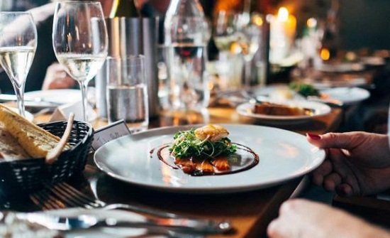 تجارة الأردن: قطاع المطاعم والحلويات داعم