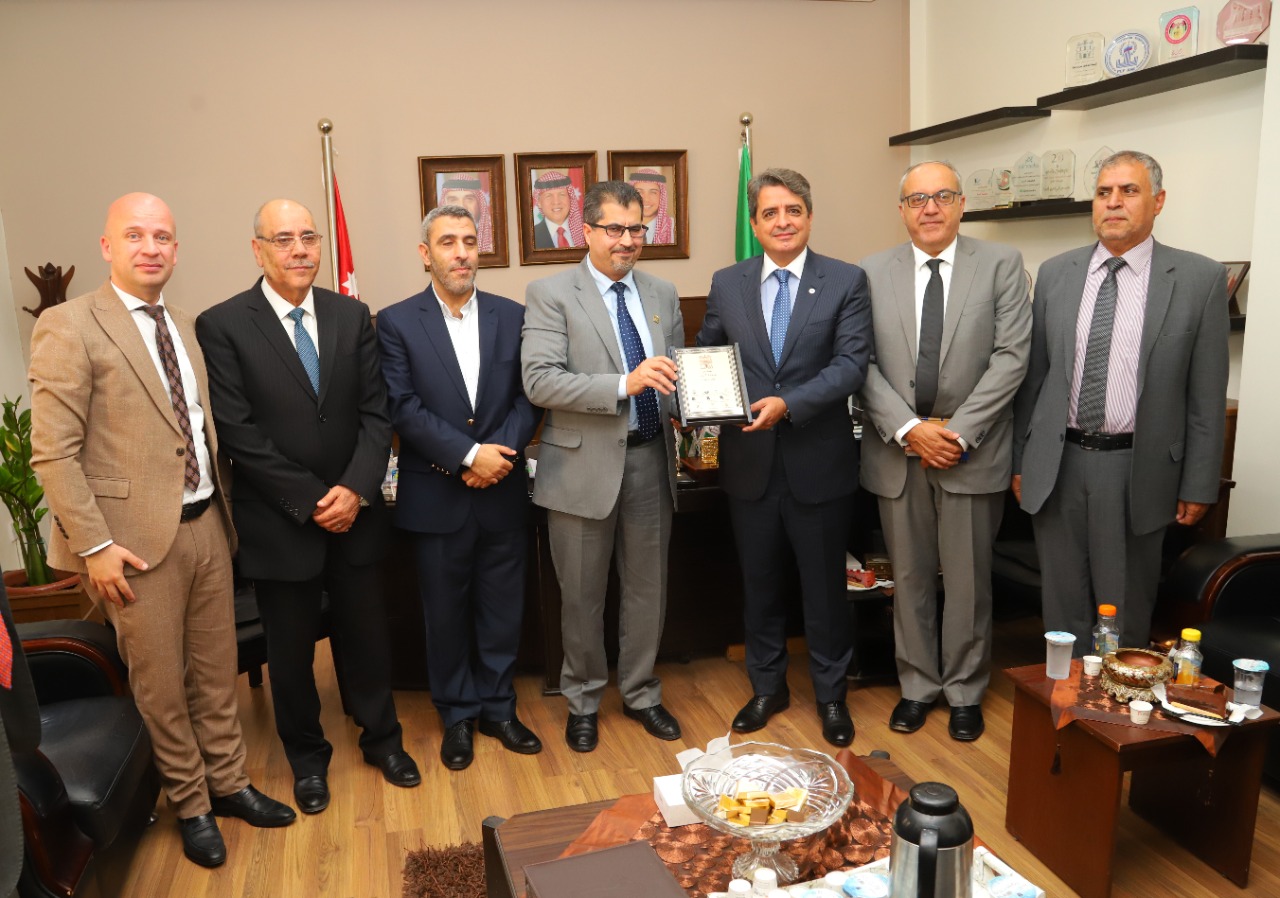 جامعة البترا والهيئة المستقلة للانتخاب توقعان