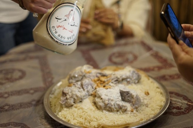 مطعم منسف عرب يعلن افتتاحه الرسمي