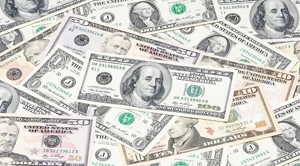 تسرق 10 آلاف دولار من جدتها