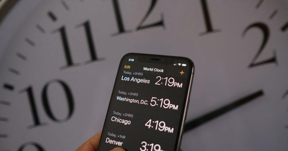 الحكومة تشرح اسباب تغيير التوقيت في