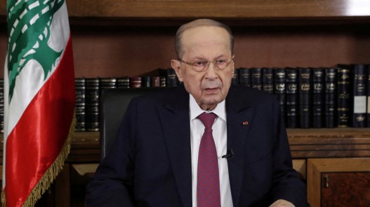 الرئيس اللبناني يحذر من فوضى دستورية