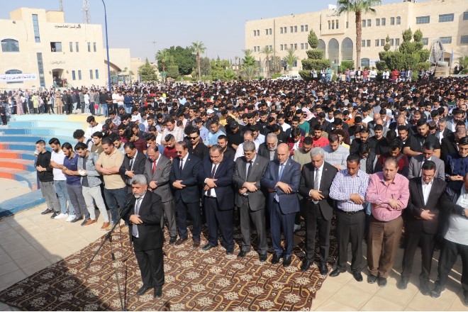 الآلاف يؤدون صلاة الغائب على ارواح