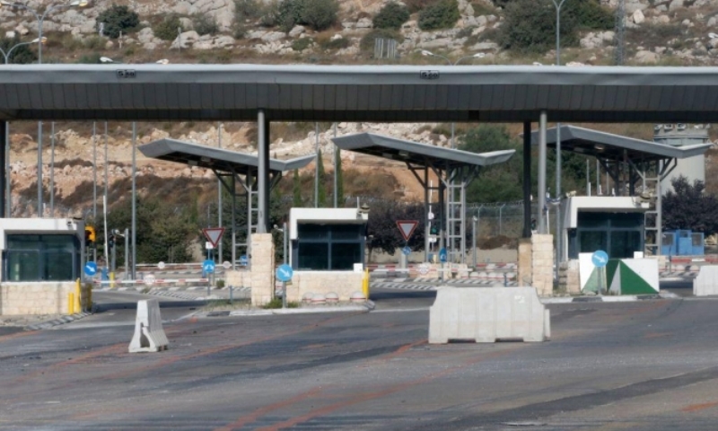 إغلاق شامل على الضفة ومعابر قطاع