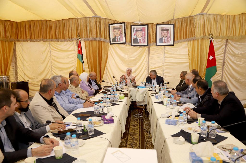 في سابقة.. رئيس الجامعة الأردنية يعقد