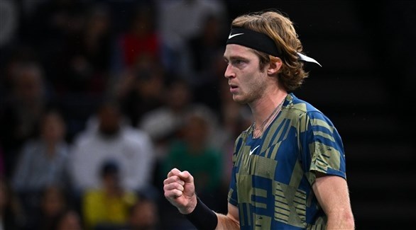 روبليف إلى ثالث أدوار بطولة باريس