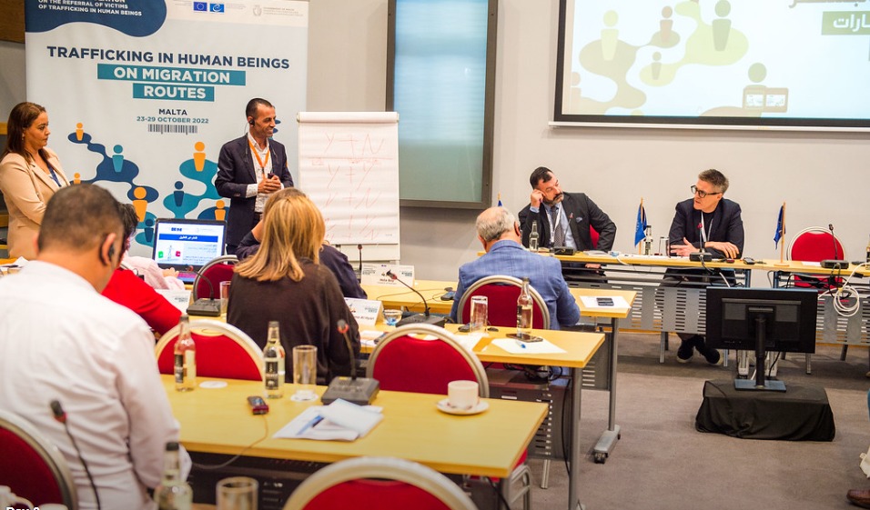 100 خبير يوصون بإقامة مركز إقليمي