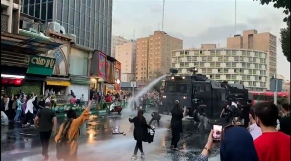 إيران تحقق في فيديو صادم يكشف