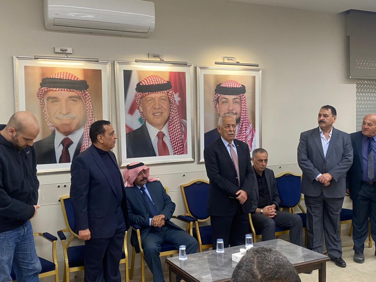 مندوبا عن الملك.. العيسوي يقدم العزاء