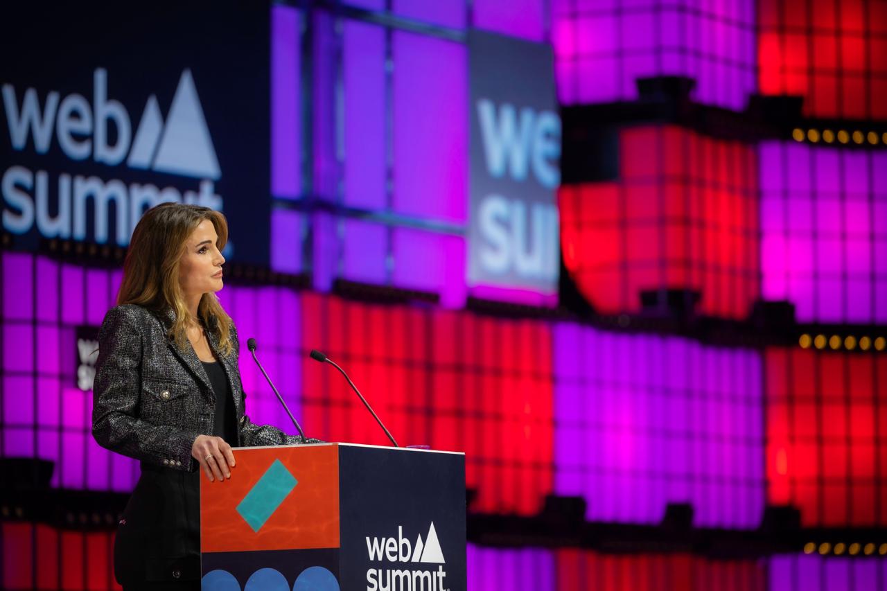 الملكة رانيا تدعو لاستخدام أكثر وعيا