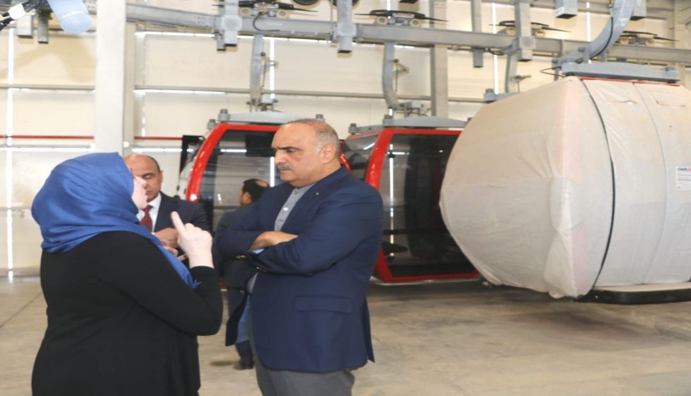 الخصاونة يوجه بضرورة إنجاز البنية التحتية