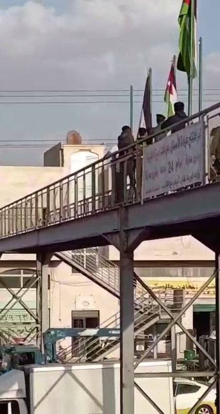 حاول الانتحار على الطريق الصحراوي.. فأنقذته