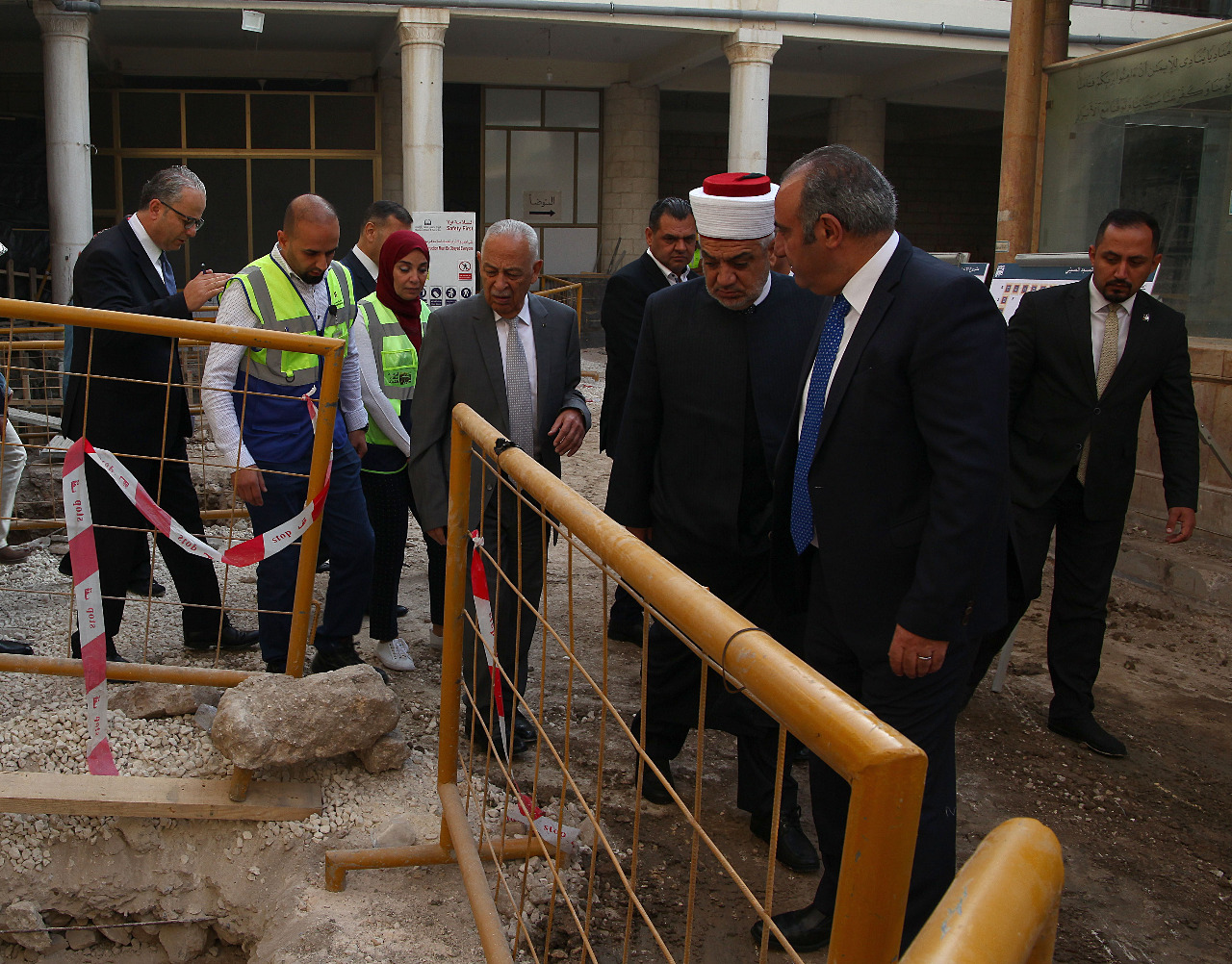 العيسوي يتفقد مشروع إعادة تأهيل المسجد