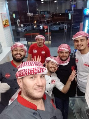 شباب شاورما ريم والشماغ الأردني.. في