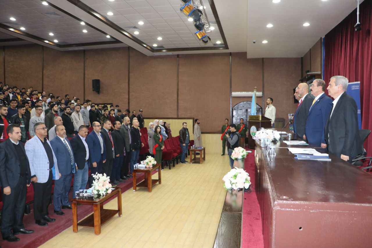 رئيس جامعة الزرقاء يلتقي الطلبة المستجدين
