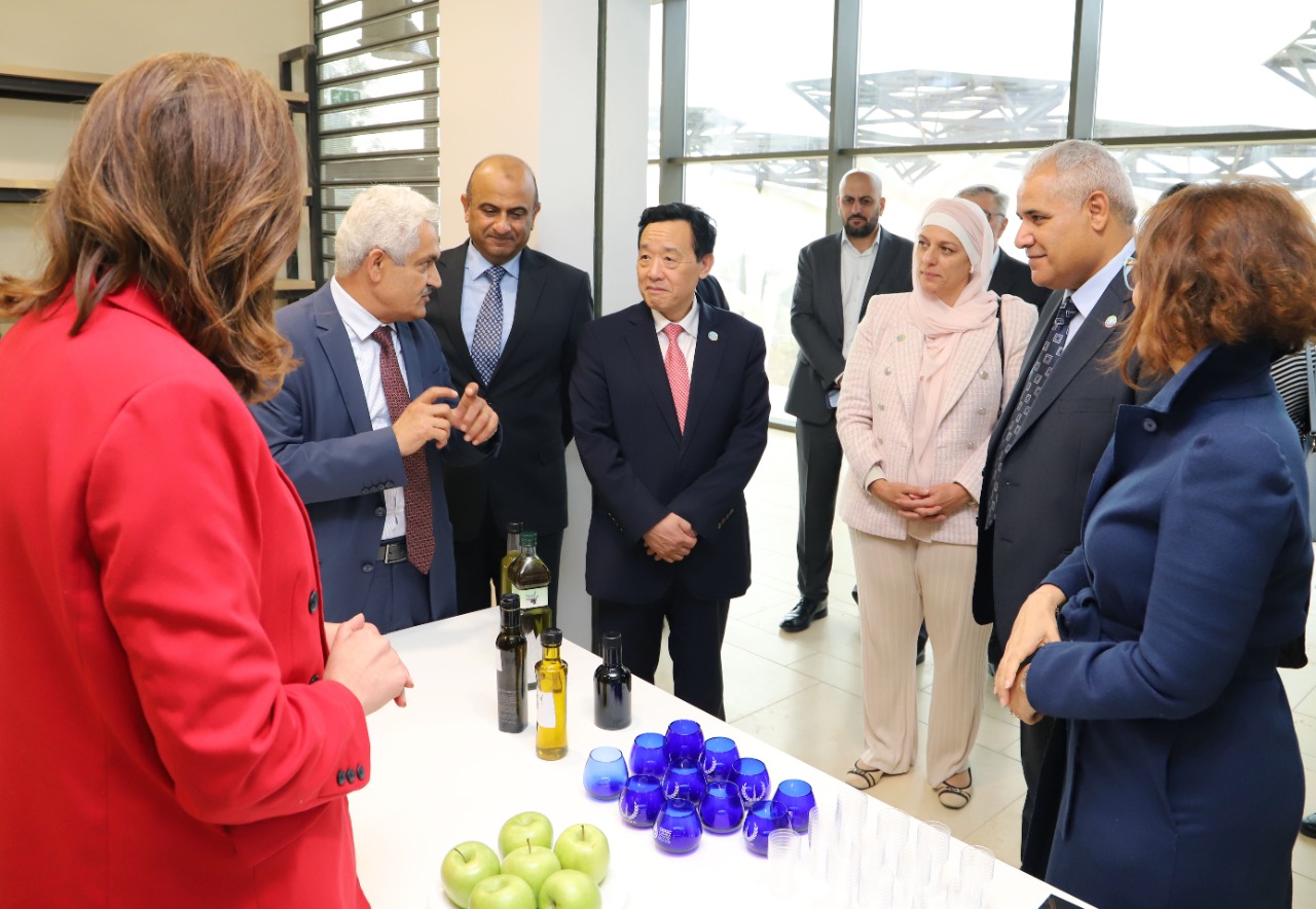 الأميرة بسمة بنت علي تستقبل مدير