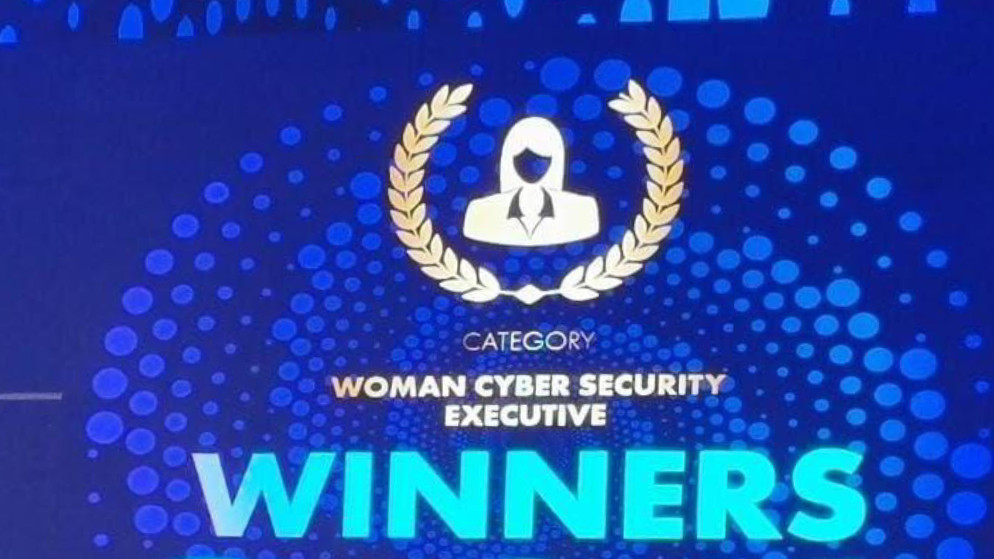 ديما الضمور تحصل على جائزة المرأة