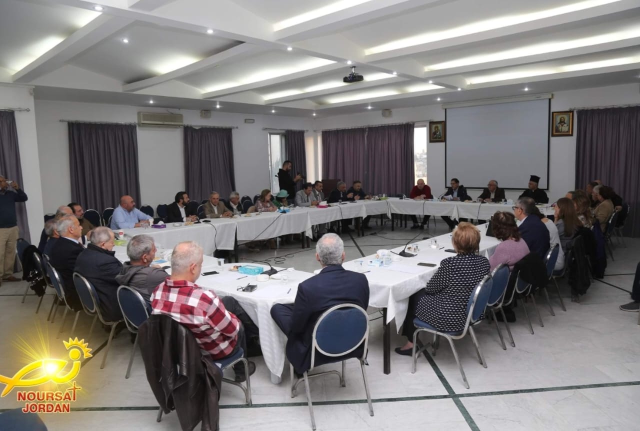 مشاركون في إجتماع للشؤون المسيحية يشيدون