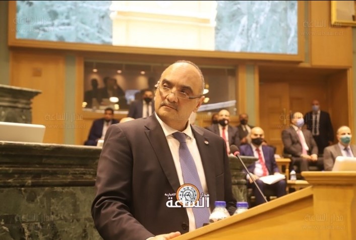 الخصاونة يؤكد التزام الحكومة بالتوجيه الملكي