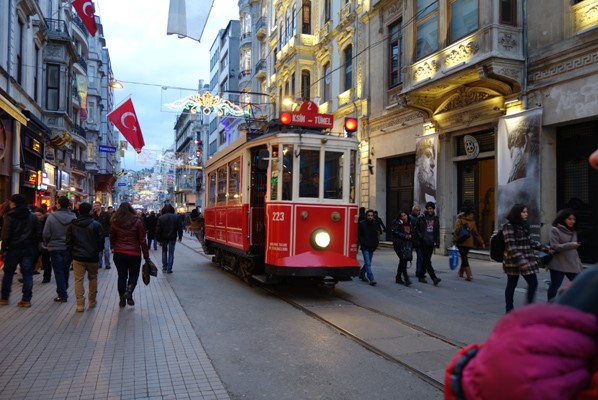 تركيا.. انفجار في ساحة تقسيم بمدينة