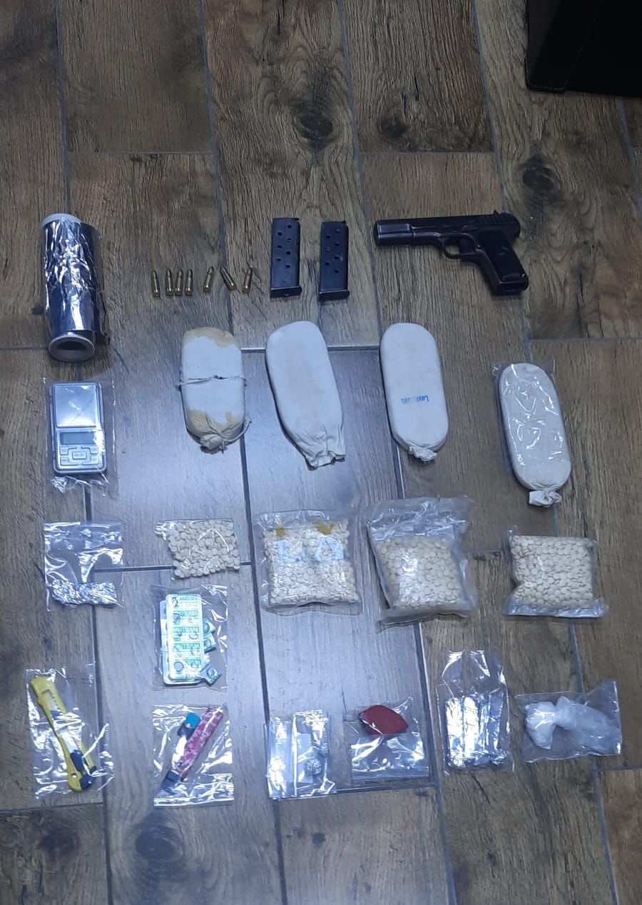 القبض على خمسة تجار ومروجين للمخدرات..