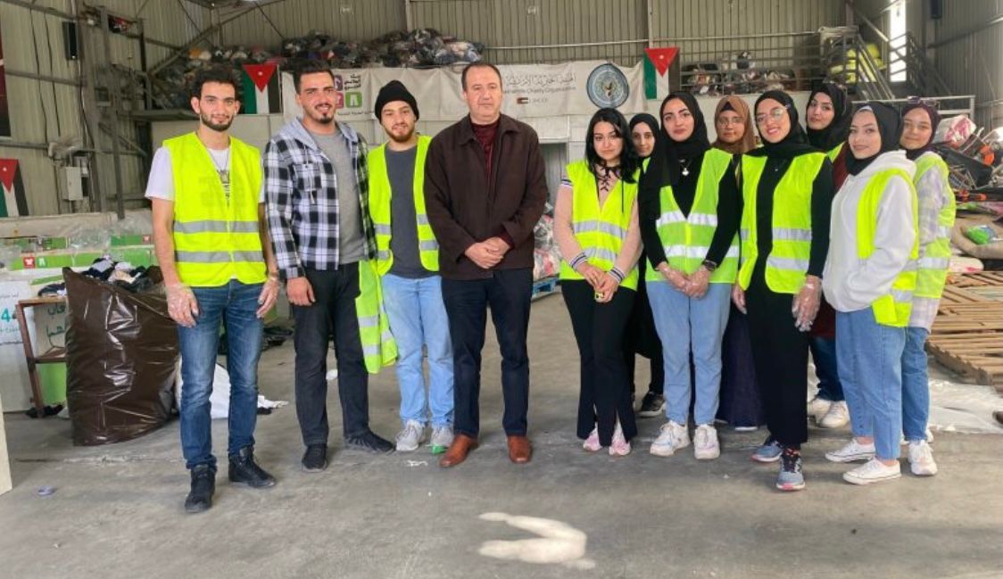 جامعة الزرقاء تنظم يوما تطوعيا بالتعاون