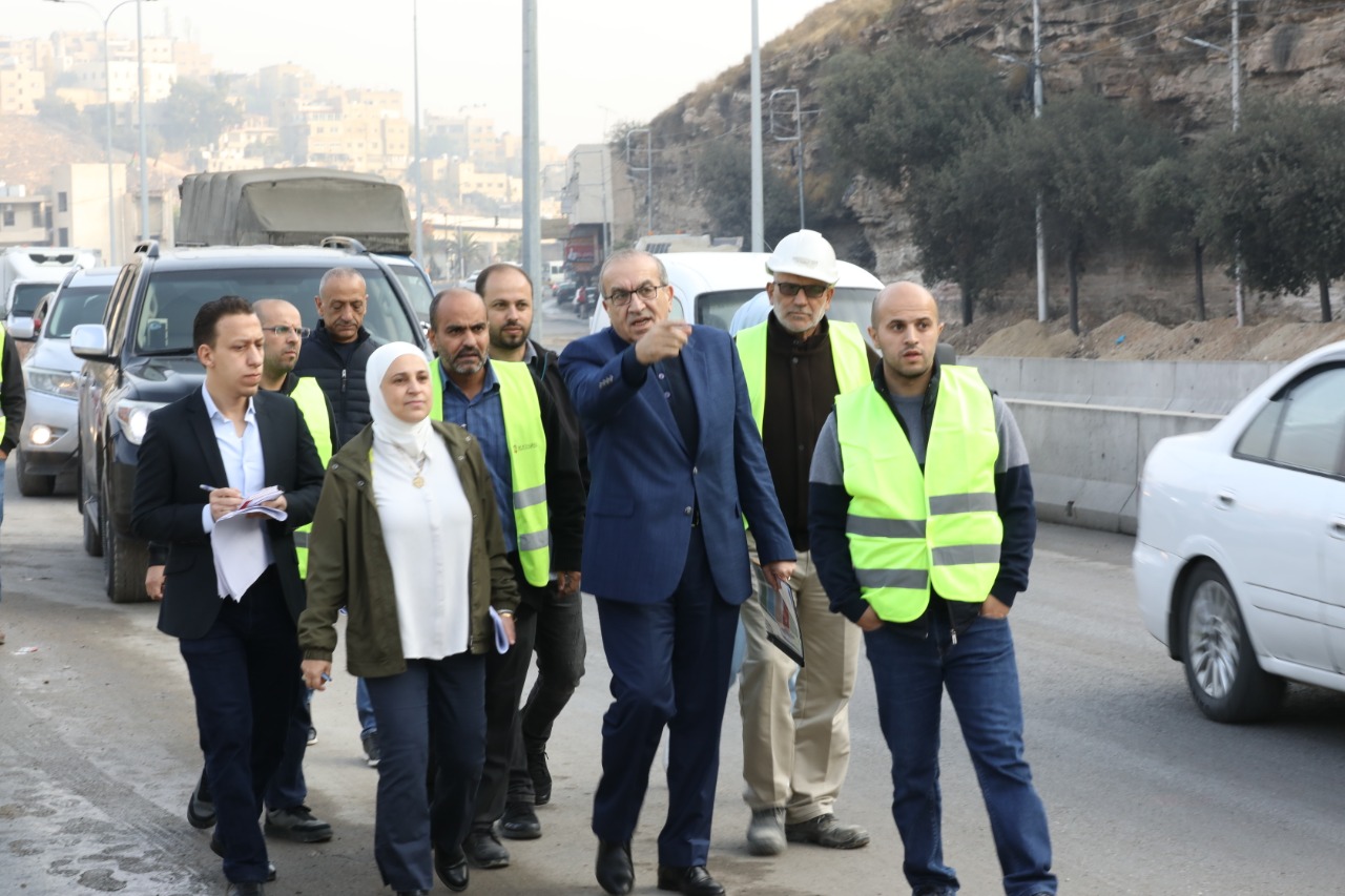 وزير الأشغال يوعز بدراسة الطرق في