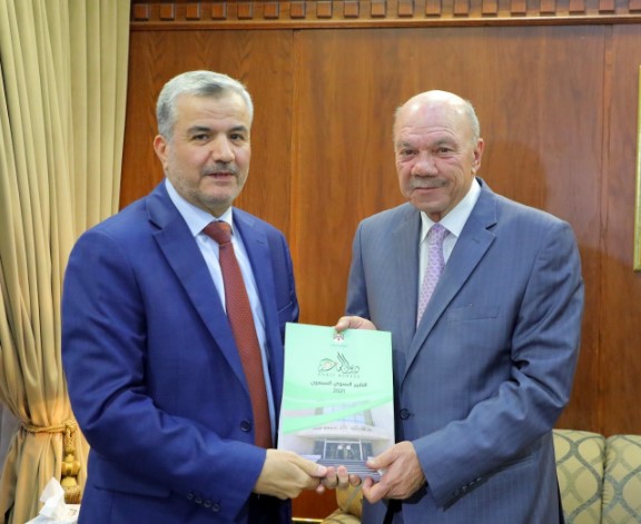 الفايز يتسلم تقرير ديوان المحاسبة لعام