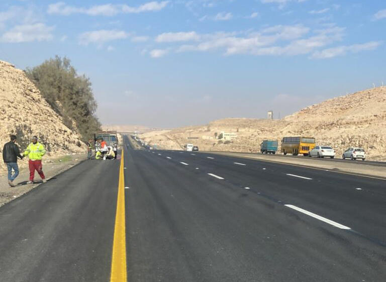 انهاء أعمال جزء من صيانة طريق