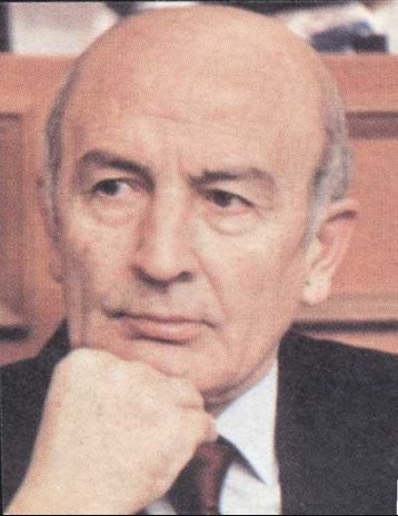 الفايز ينعى العين الاسبق ينال حكمت