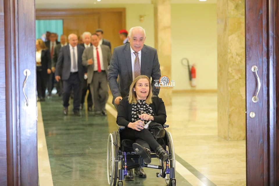 العين خالد أبو العز والعين آسيا