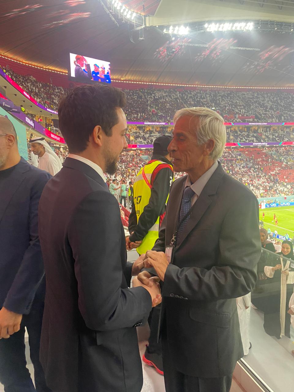 ولي العهد يكرم ويدعو الرهوان لحضور