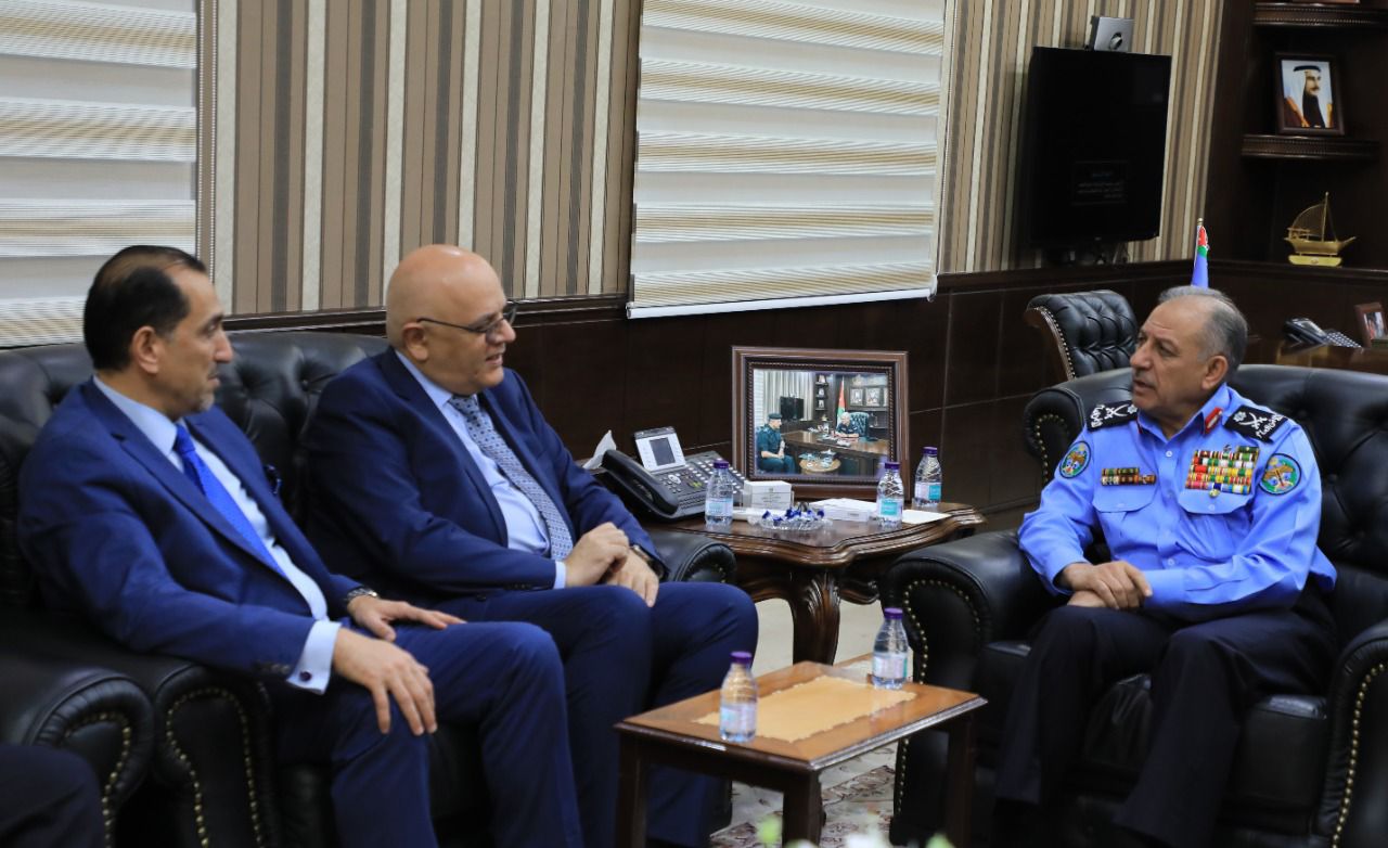 مدير الأمن العام يلتقي وزير الدولة