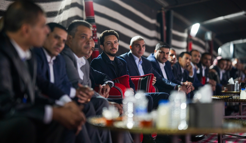 ولي العهد يحاور شبابا ناشطين بالبادية