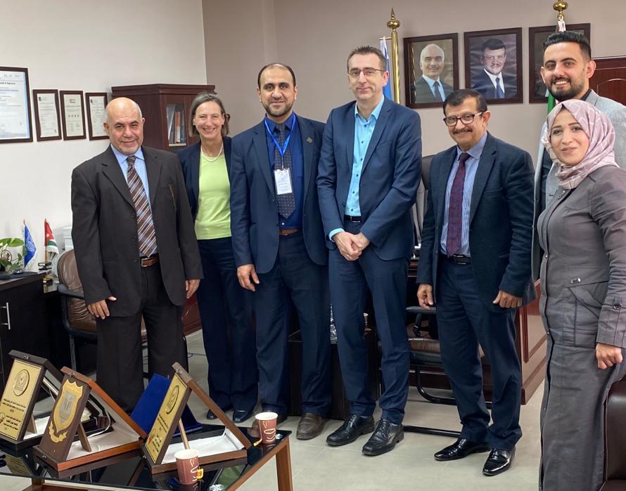 بحث فرص التعاون بين عمان الأهلية