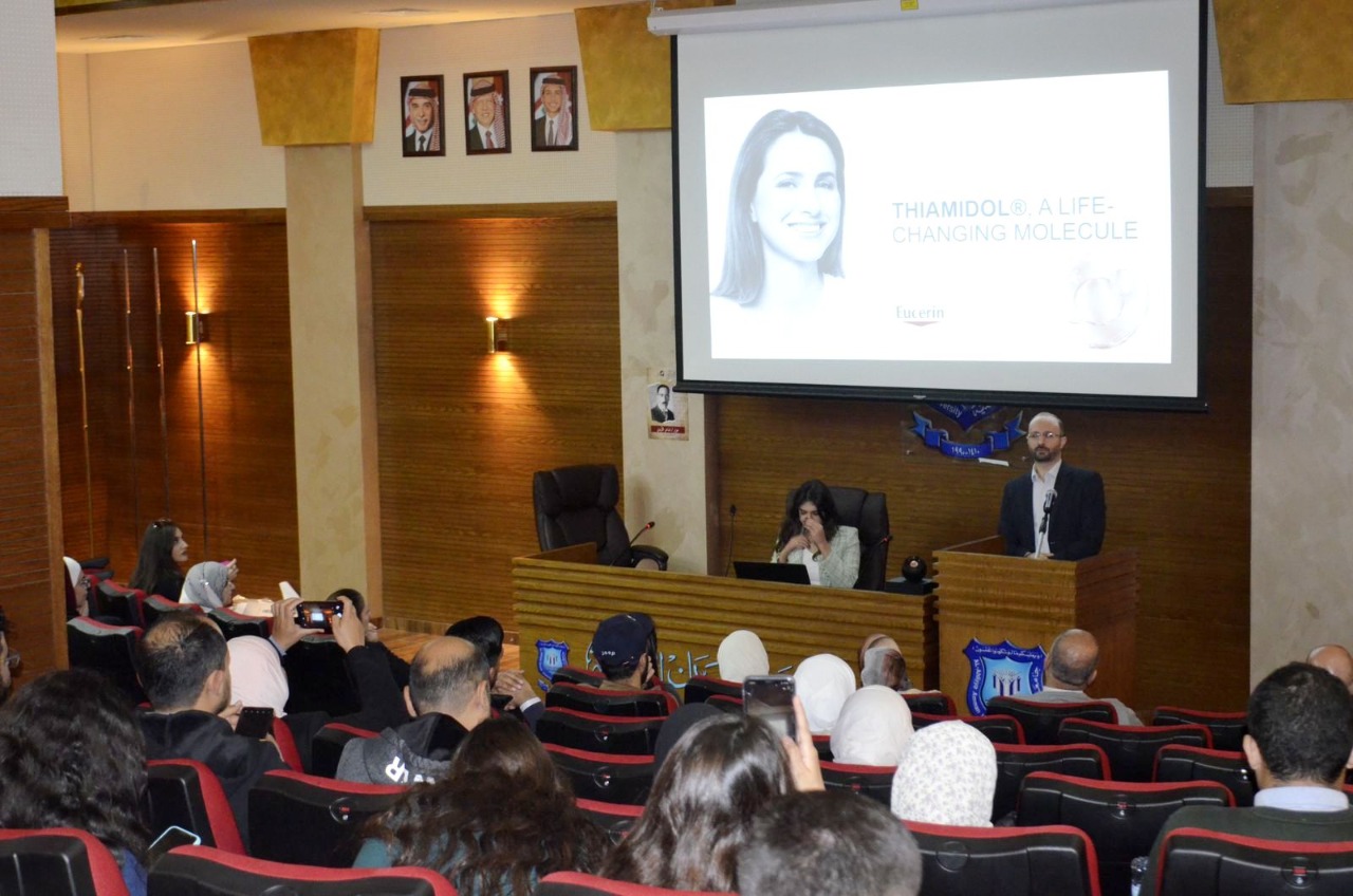 فعالية ثقافية في آداب وعلومعمان الاهلية