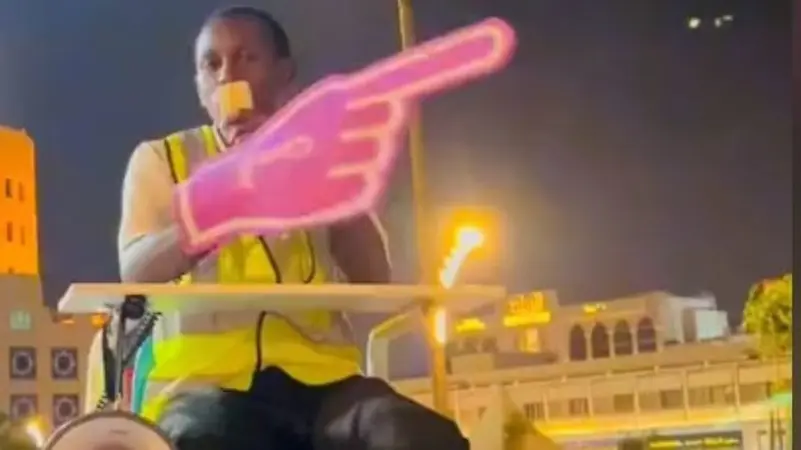 عامل مترو بالمونديال يتحول نجما على