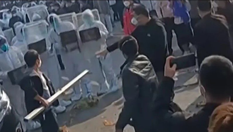 انتشار الغضب عبر الصين.. شنغهاي تشهد